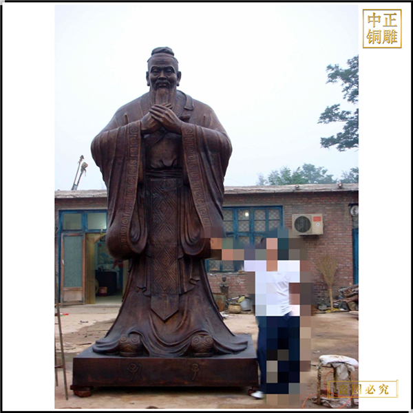 圖書(shū)館門(mén)前孔子雕像.jpg